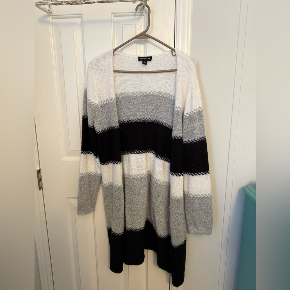 Stylish Women's Striped Cardigan - Black, Gray, White